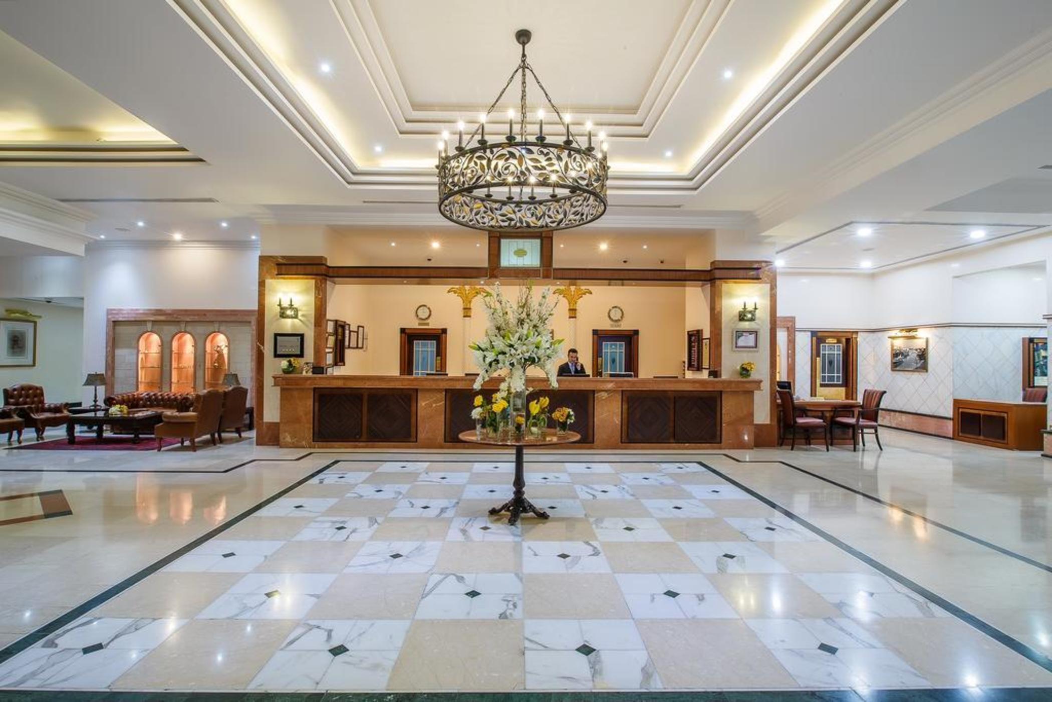โรงแรมฮอลิเดย์อินเตอร์เนชั่นแนล ชาร์จาห์ ภายนอก รูปภาพ